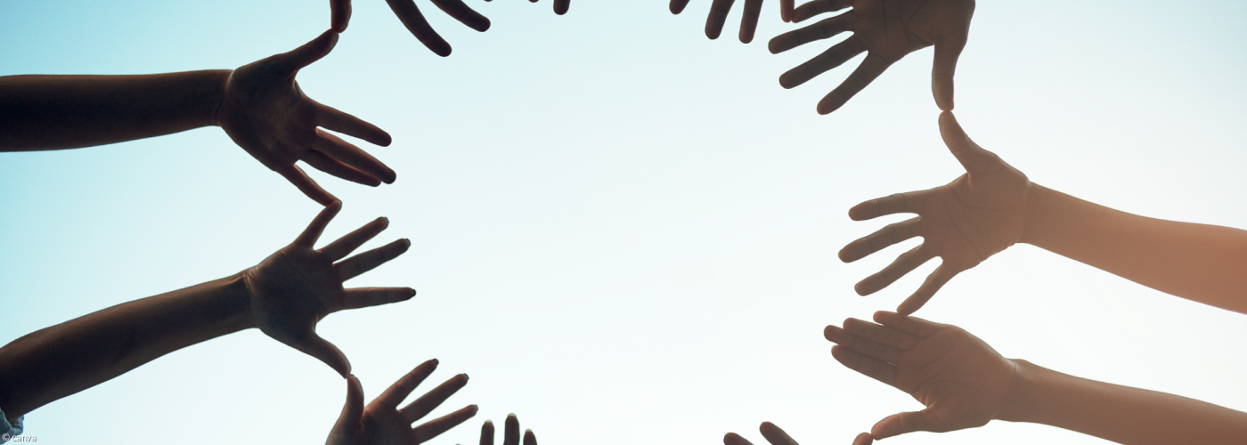 Hände im Kreis